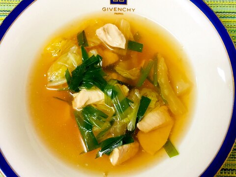 鶏肉と白菜とニラの中華スープ